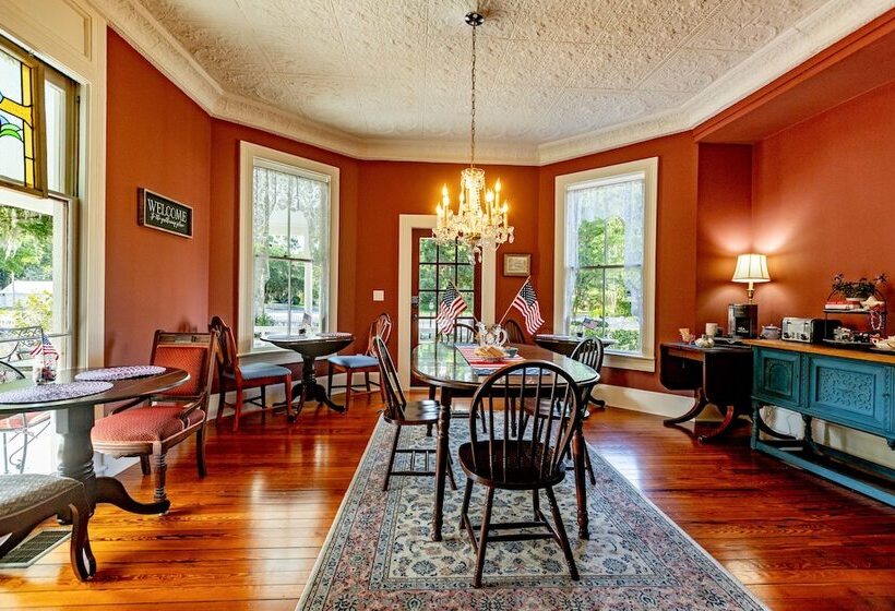 צימר Lady Clare Room At Camellia Rose Inn Downtown