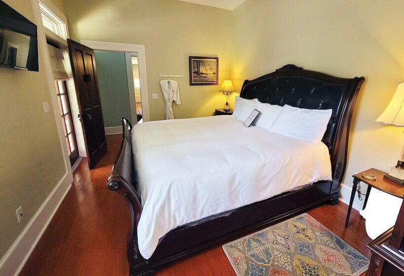 צימר Lady Clare Room At Camellia Rose Inn Downtown