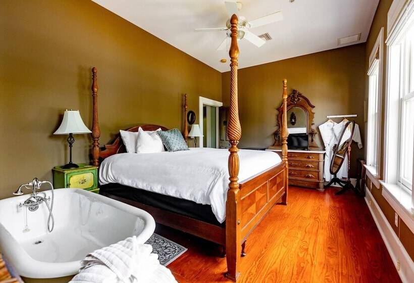 צימר Lady Clare Room At Camellia Rose Inn Downtown