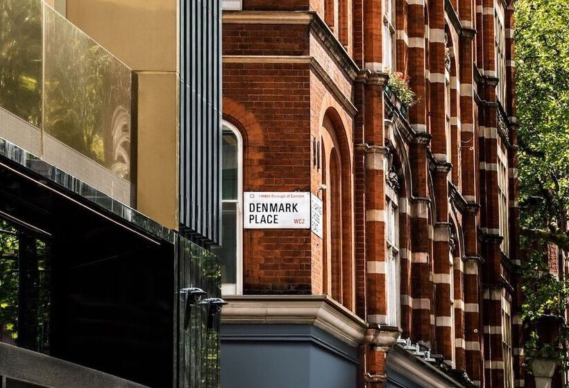 هتل Chateau Denmark London