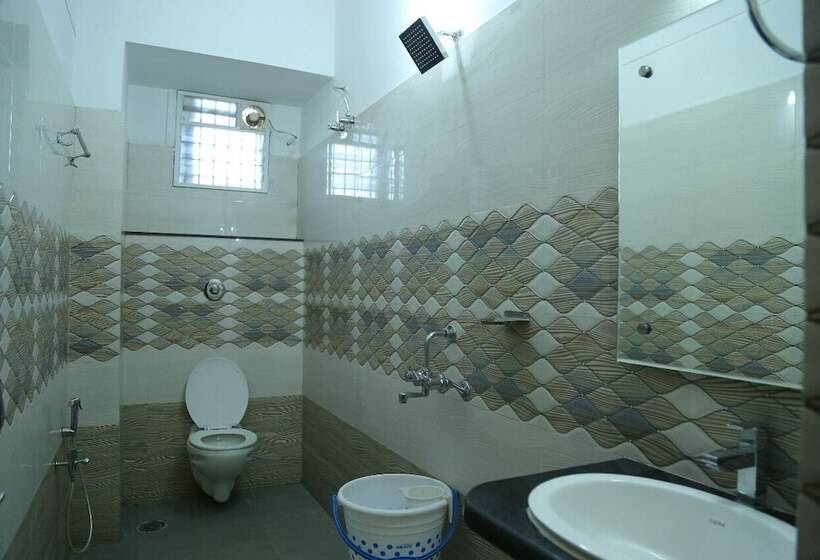 I Roomz Hotel Shivananda