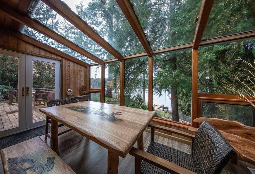 Koi Story Cabin