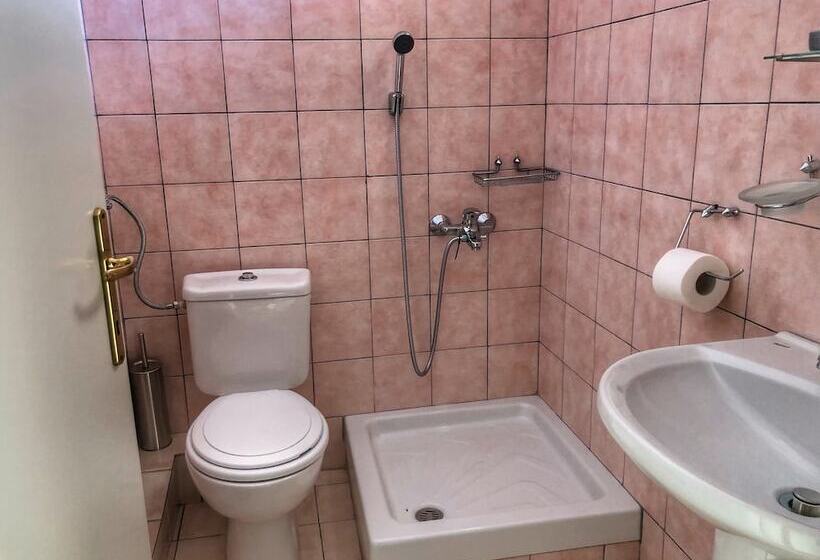 بنسيون Guesthouse Monopati   ξενώνας μονοπάτι
