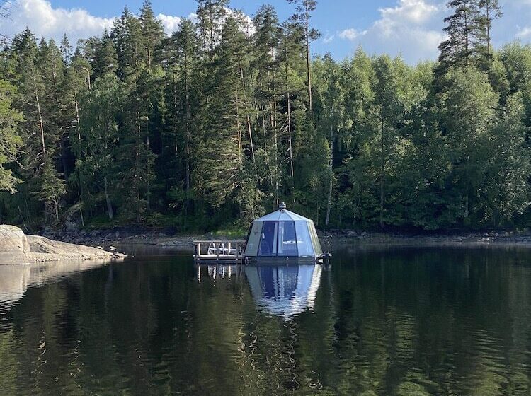 بنسيون Yggdrasil Igloo Water Huts