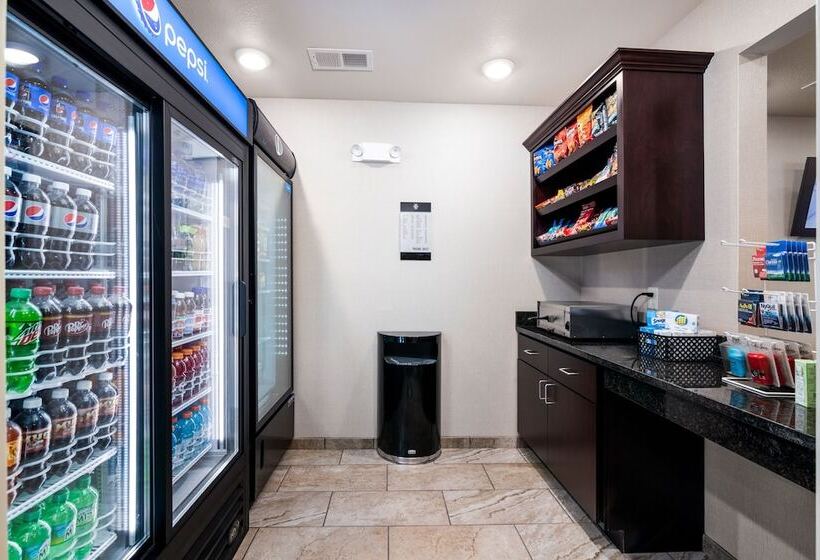 Отель Cobblestone Inn & Suites  Yuma