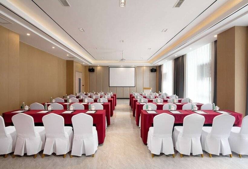 فندق Ramada By Wyndham Guangyuan Zengjiashan Resort