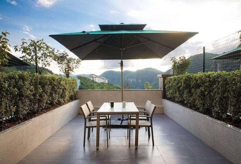 فندق Ramada By Wyndham Guangyuan Zengjiashan Resort