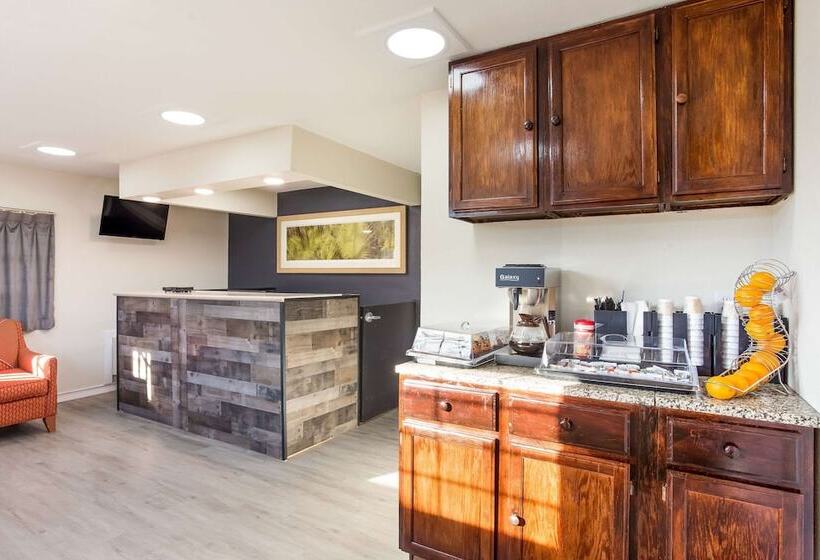 فندق Rodeway Inn