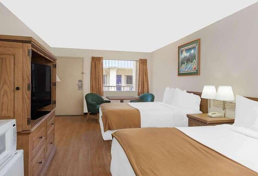 모텔 Courtyard Hotel & Event Center