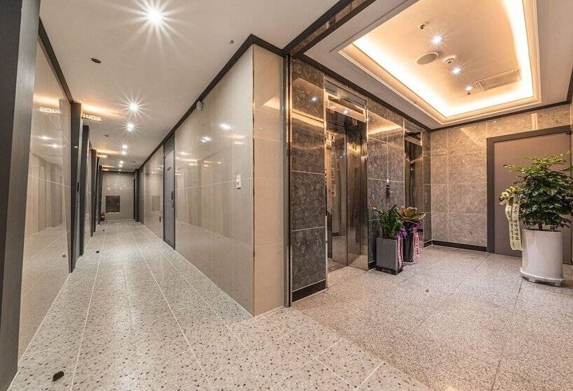 מוטל Indeokwon Sky