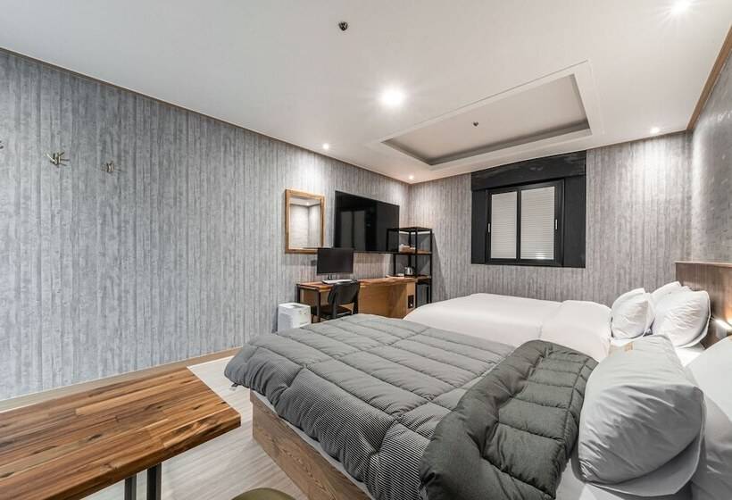 מוטל Indeokwon Sky