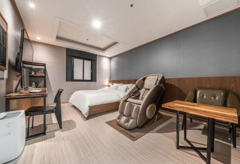 מוטל Indeokwon Sky