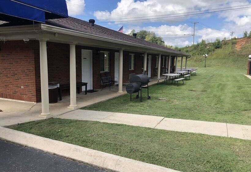 מוטל The Tompkinsville Inn