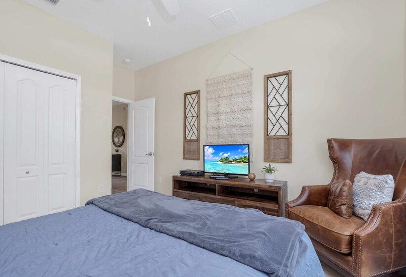 Paradise Palms 2908