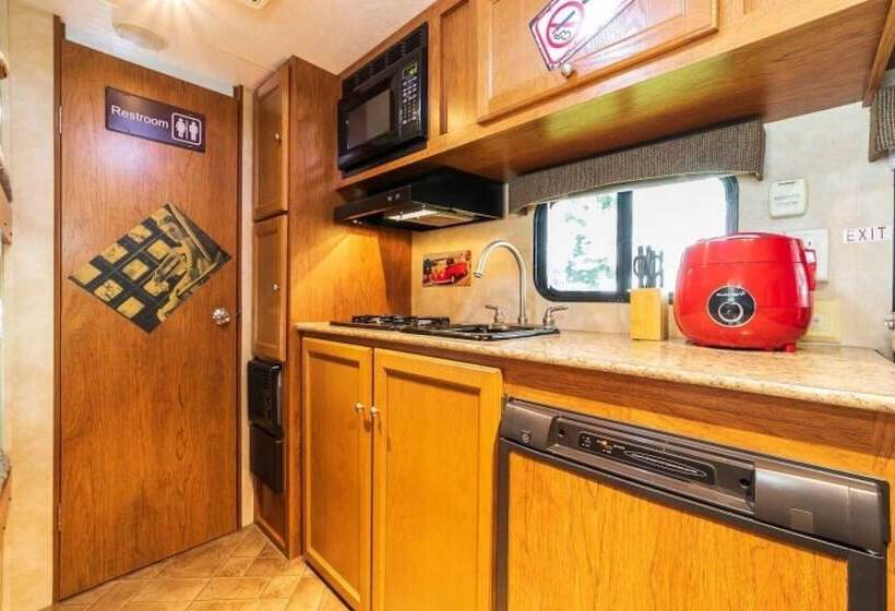 Pohang Uhil Camping Park Pension