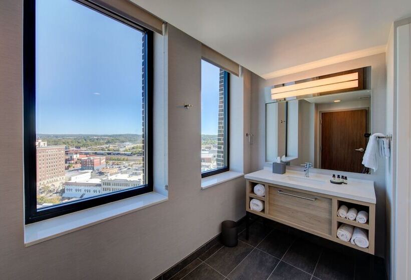 Threefoot Hotel, Meridian, A Tribute Portfolio