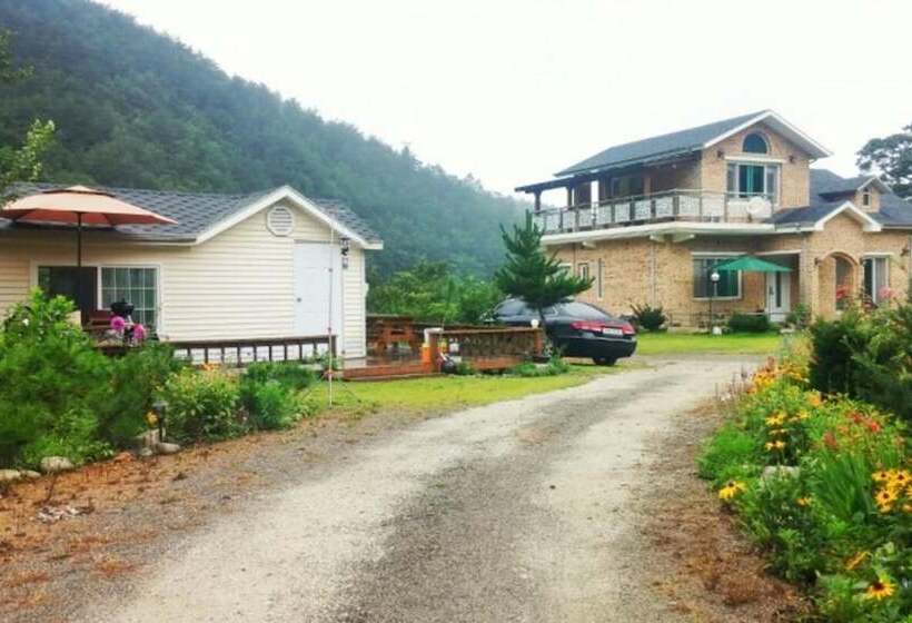 Yangyang Goyohan Kkottteul Pension