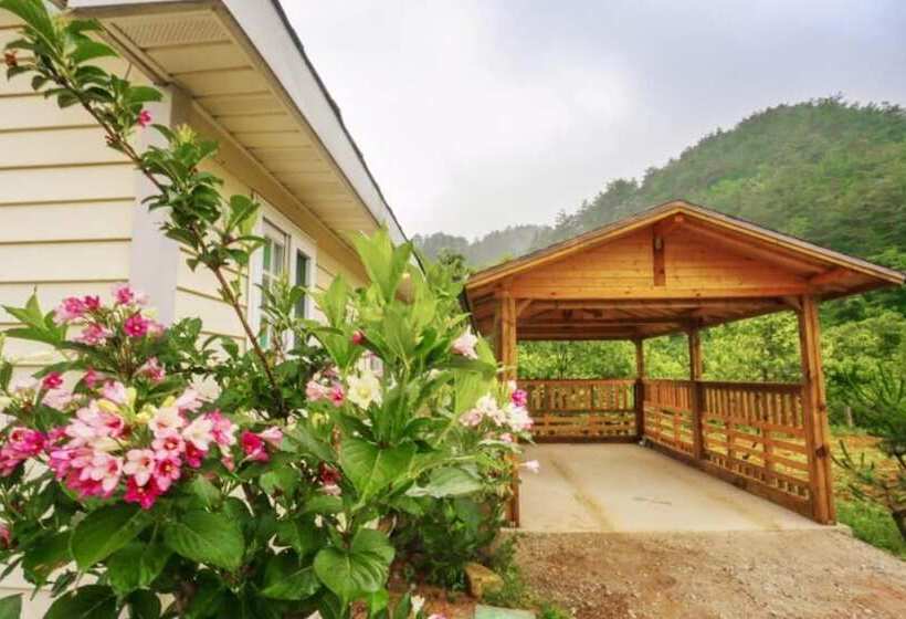 Yangyang Goyohan Kkottteul Pension
