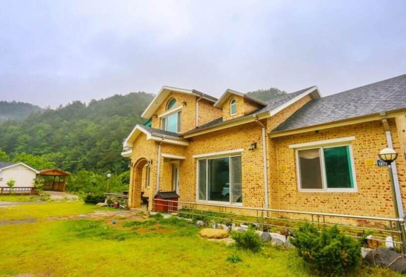 Yangyang Goyohan Kkottteul Pension