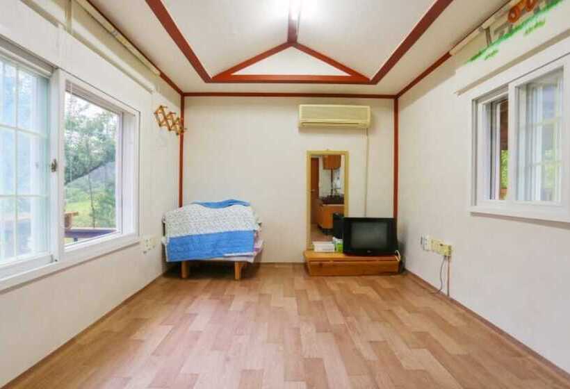 Yangyang Goyohan Kkottteul Pension