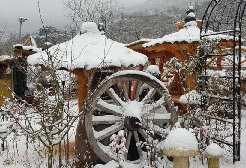 Muju Heukjip Punggyeong Pension