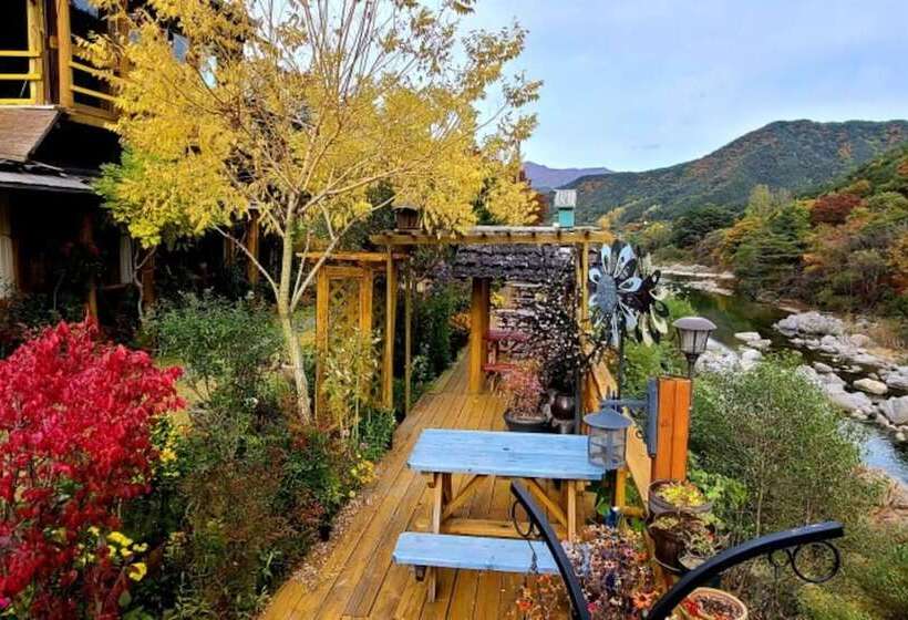 Muju Heukjip Punggyeong Pension