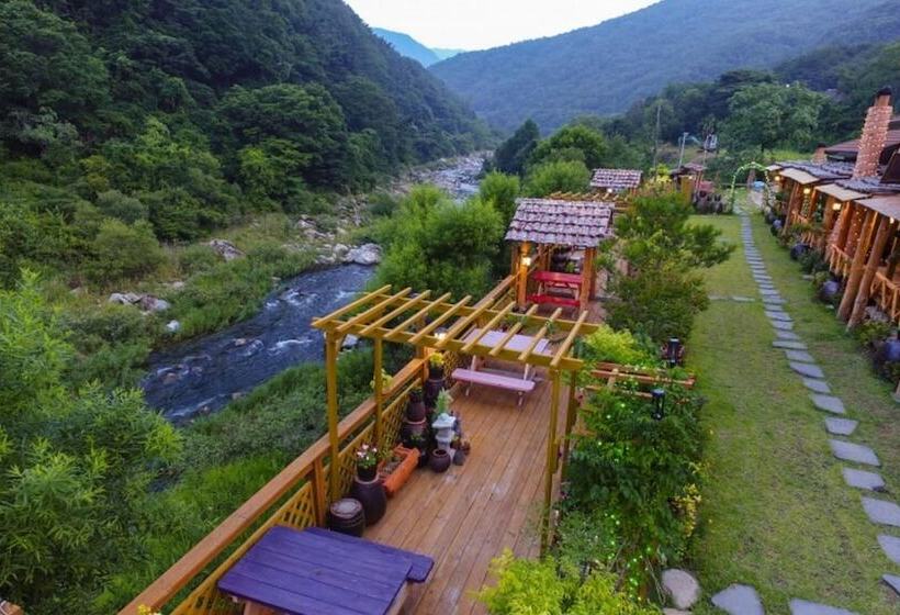 Muju Heukjip Punggyeong Pension