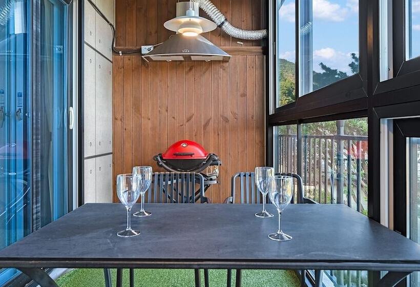 Namhae Dangdangi Dog Pension Blue