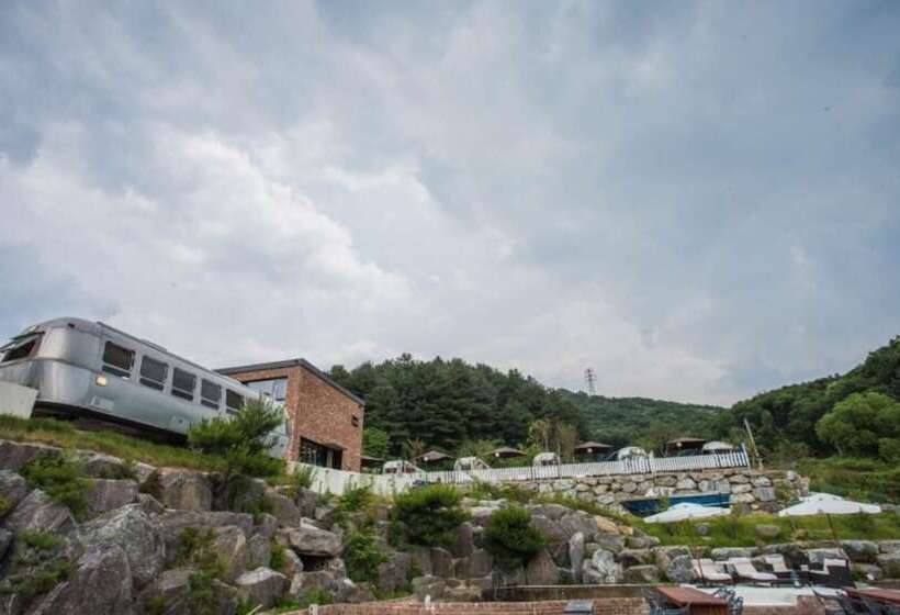 פנסיון Out Of Park