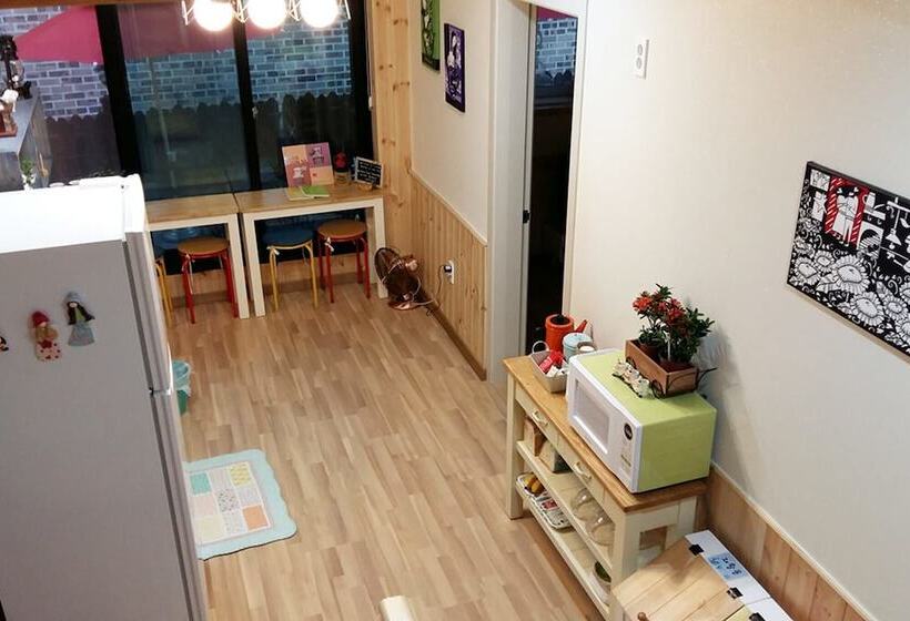 Pensionat Jeonju Poet & Zzamong Guesthouse