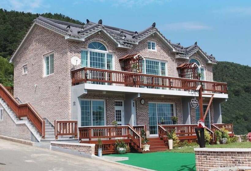 Pensione Namhae Memory Plus Bed And Breakfast