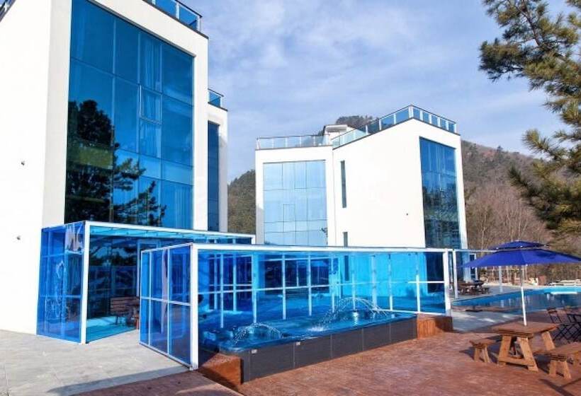بنسيون Namhae Pine Tree Resort