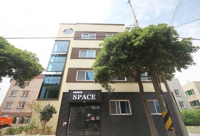 بنسيون Yeosu Space Guest House