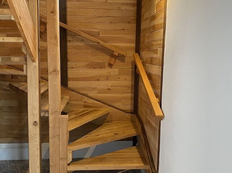 住所  Cedar 1 Bed House With Stunning Views