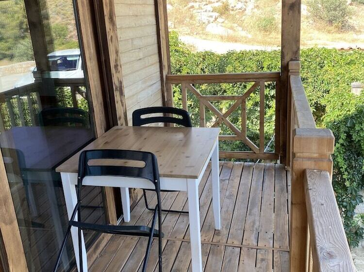 住所  Cedar 1 Bed House With Stunning Views