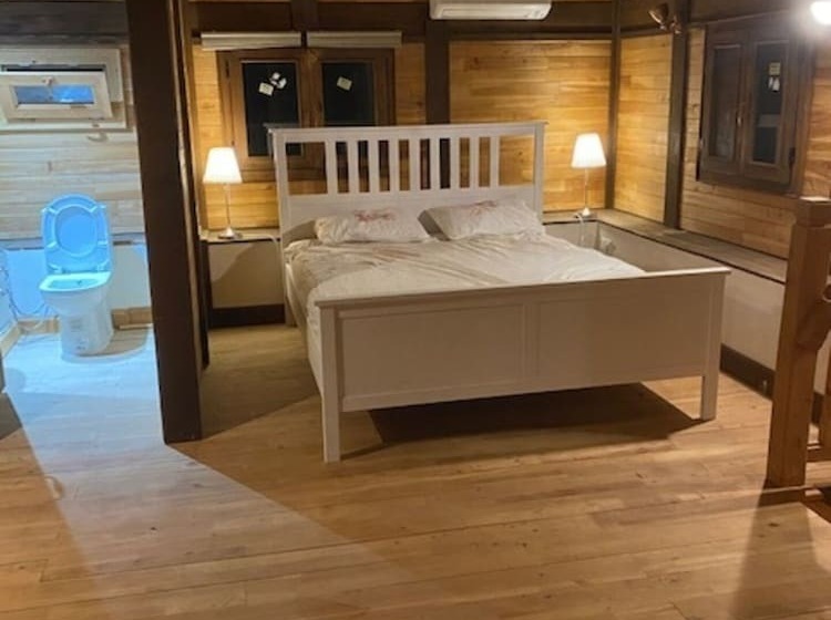 住所  Cedar 1 Bed House With Stunning Views