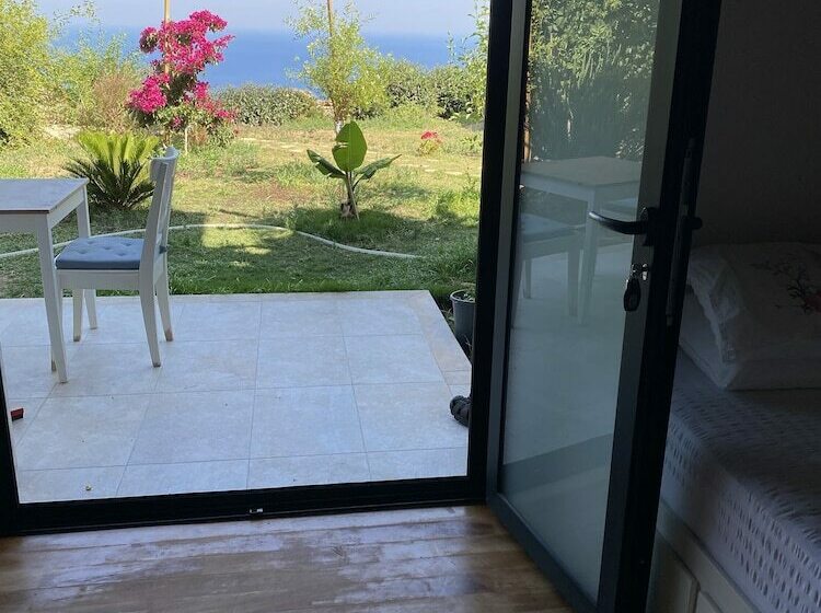 住所  Cedar 1 Bed House With Stunning Views