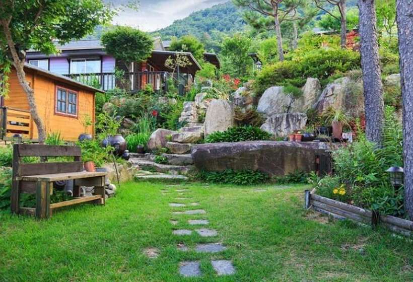 Sancheong Dolkkotdam Pension