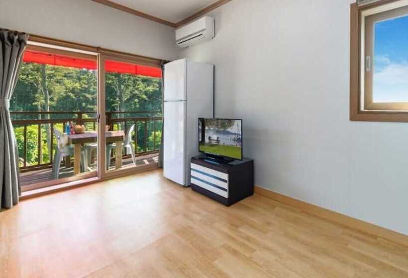 Taean Gomseom Hwangto Village Pension