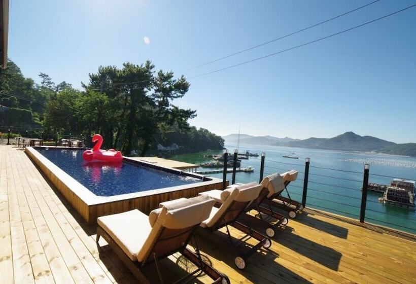 Tongyeong Glow Pension