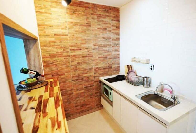 Tongyeong Glow Pension