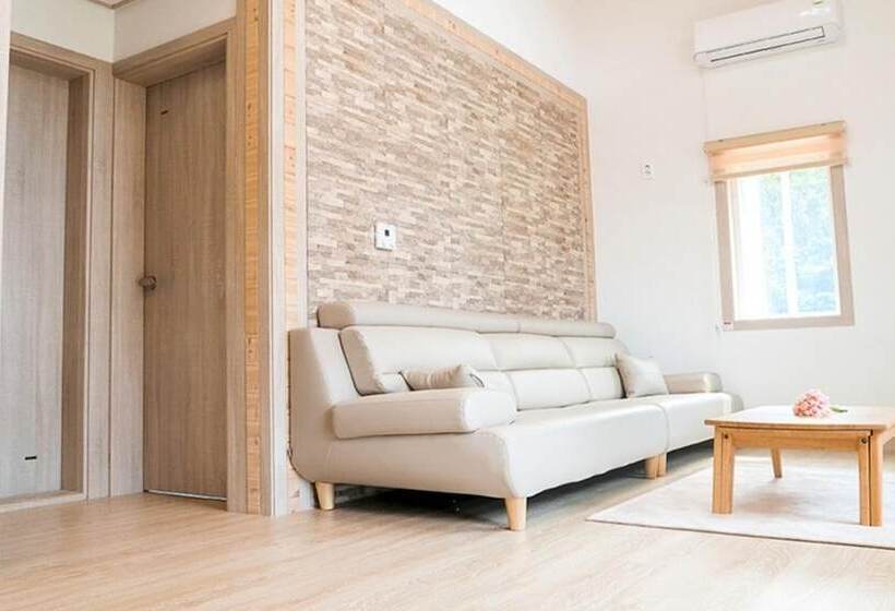 Yangyang Mono Tree Pension