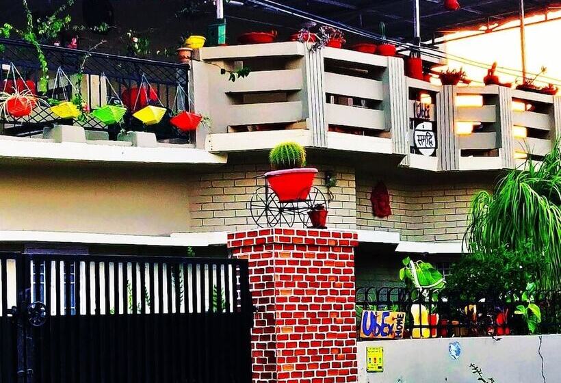 Bed and Breakfast Ubex Home Dehradun