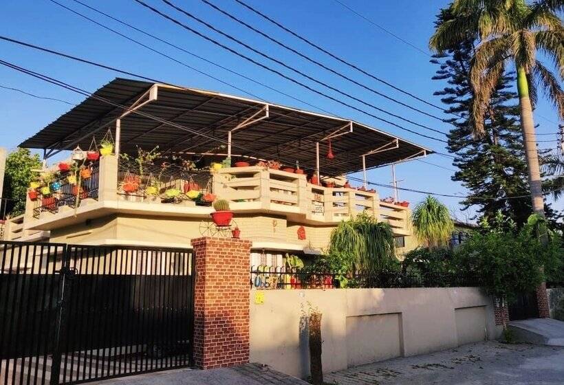 Bed and Breakfast Ubex Home Dehradun