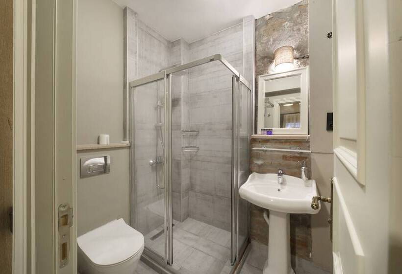 فندق Avlulu Konak Kucukkoy