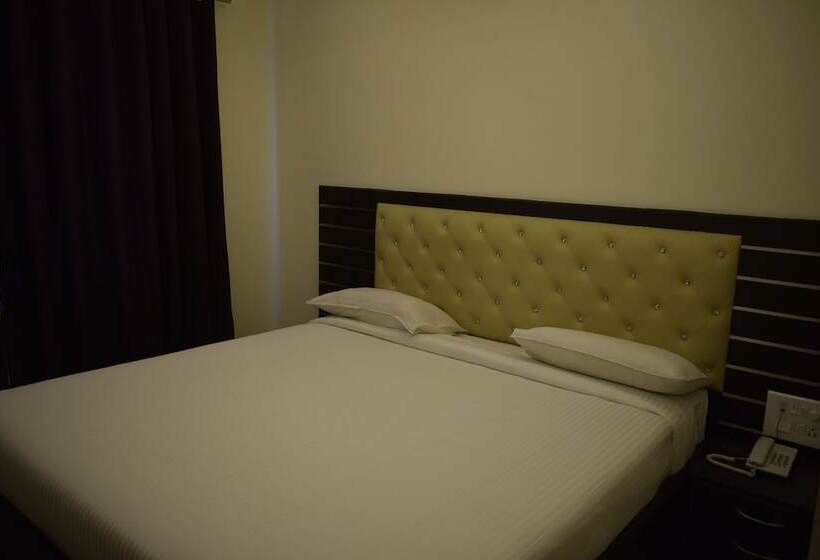 בית מלון כפרי Kumaran Residency