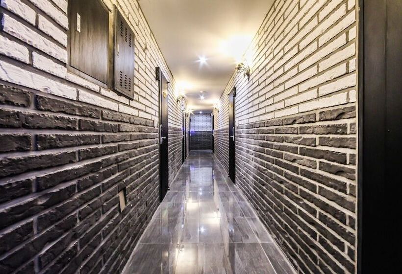 فندق على الطريق Sacheon Commodore