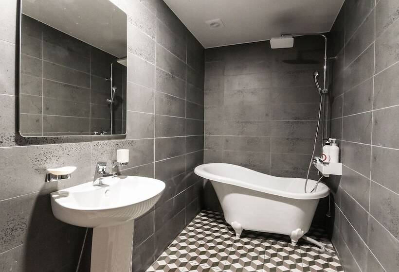 فندق على الطريق Sacheon Commodore