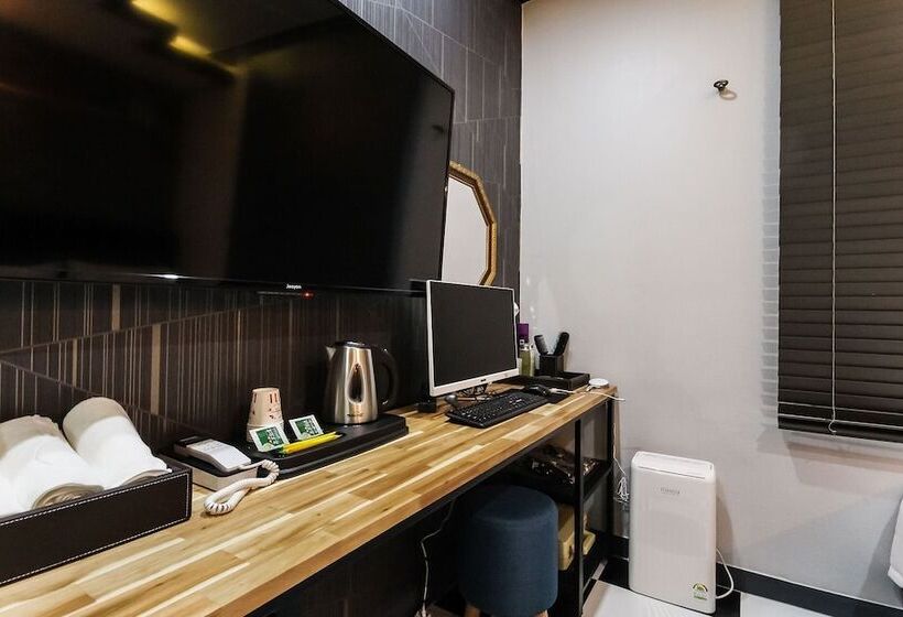 فندق على الطريق Sacheon Commodore