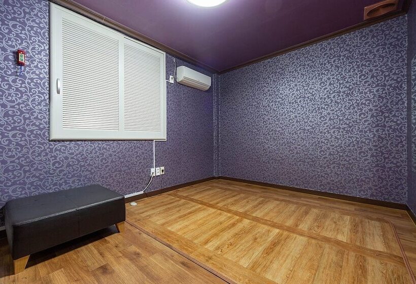 Motel Yeongju E